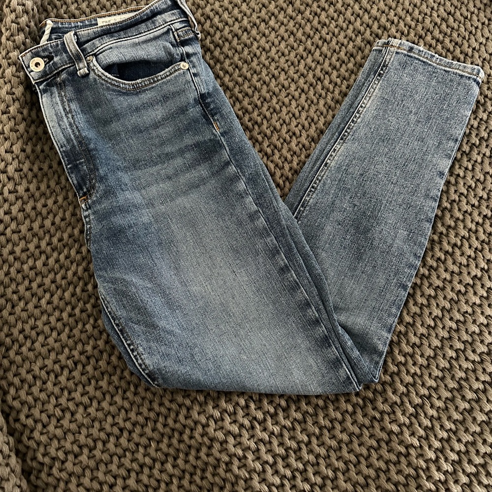 Rag & bone skinny jeans great color of blue Jean!